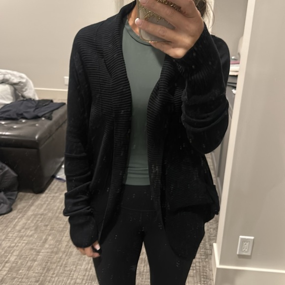 Like new Lululemon sweater cardigan - Picture 4 of 5